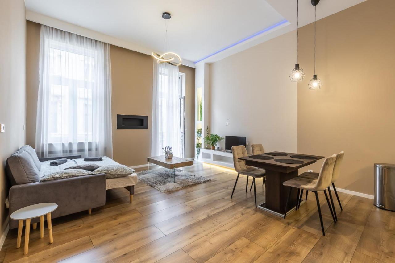 דירה Csengery Deluxe With Balcony *