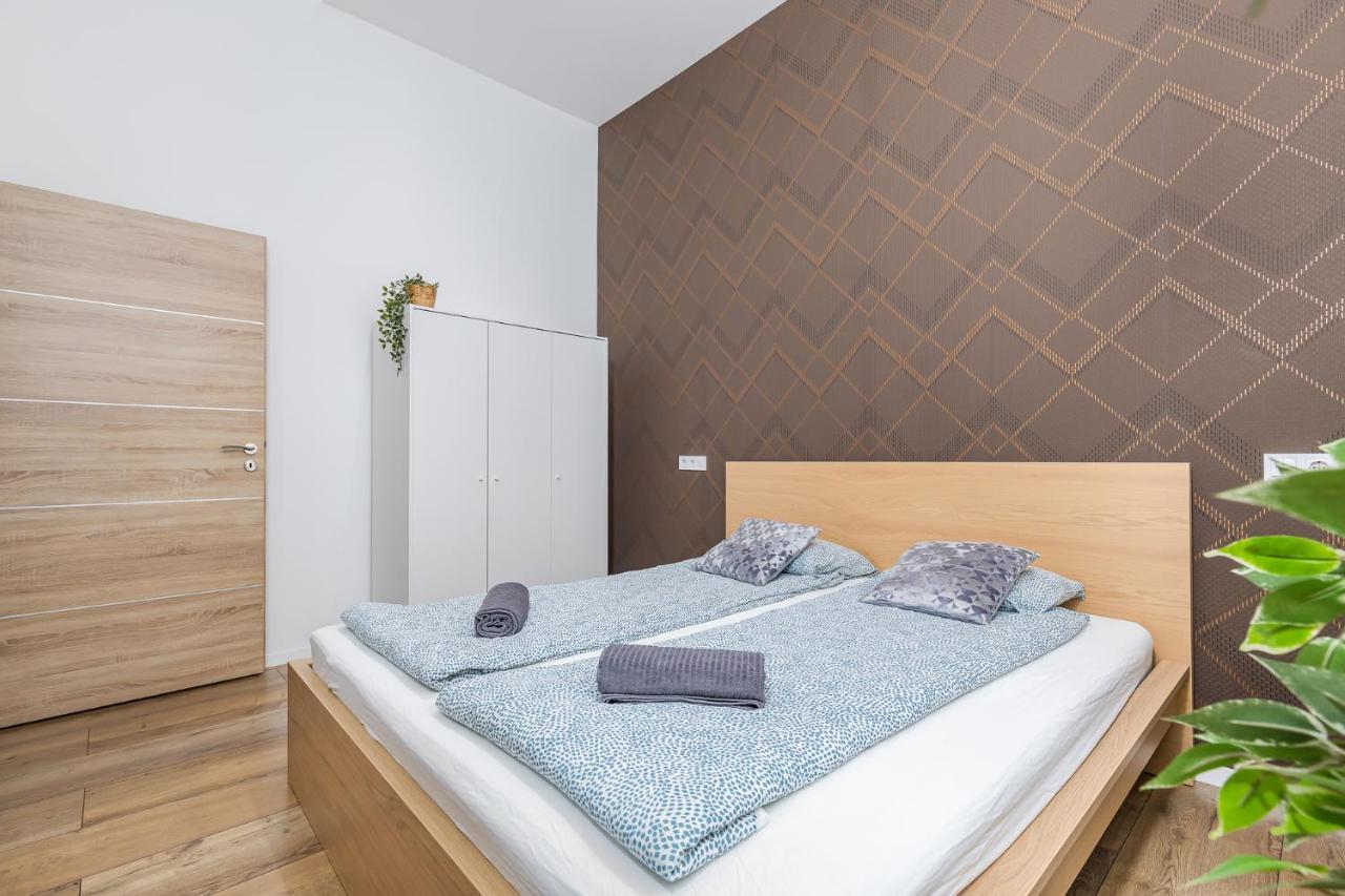 Csengery Deluxe With Balcony דירה