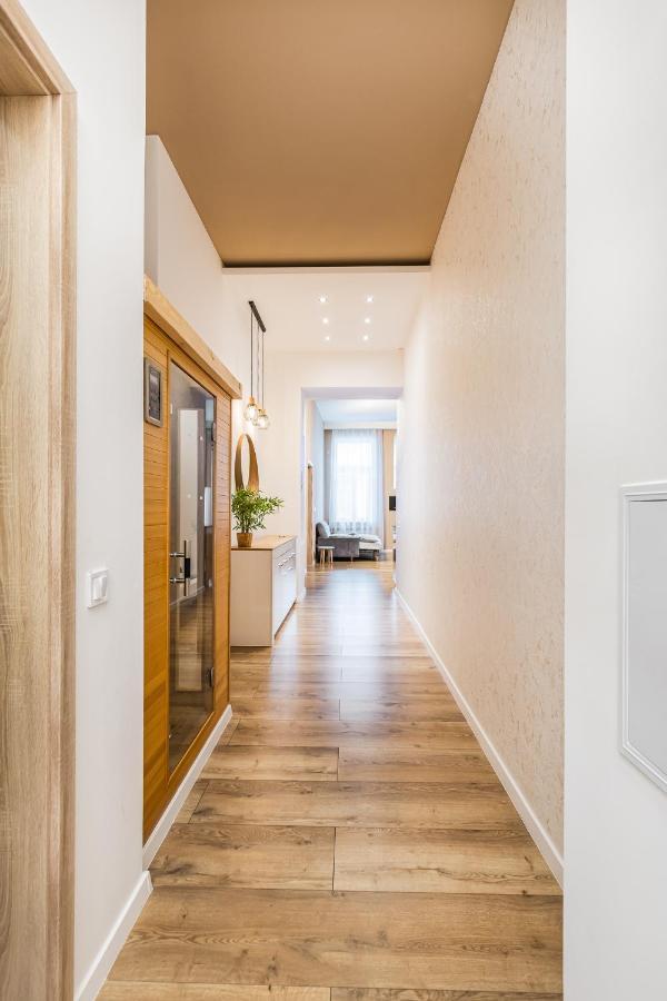 דירה Csengery Deluxe With Balcony *